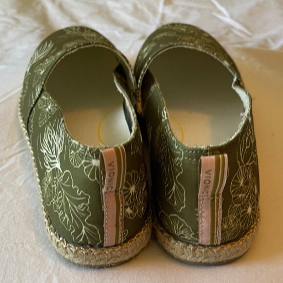 Vionic Beach Green print espadrilles, Size 7 - Picture 5 of 6
